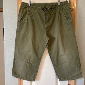 Wide leg cropped pant, size L